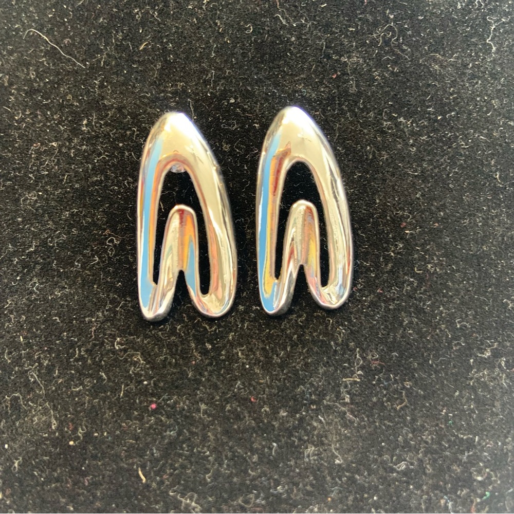 Upside Down Heart Earrings, Solid Silvertone - image 4